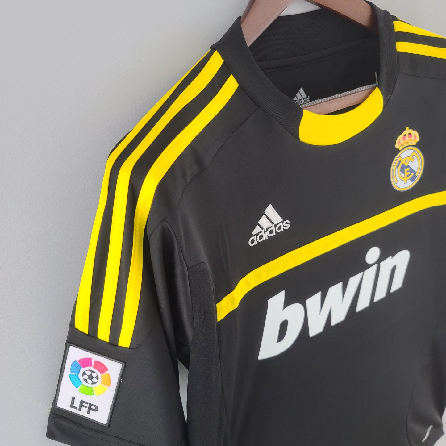 Camiseta segunda equipación de portero del Real Madrid Retro 2011-12