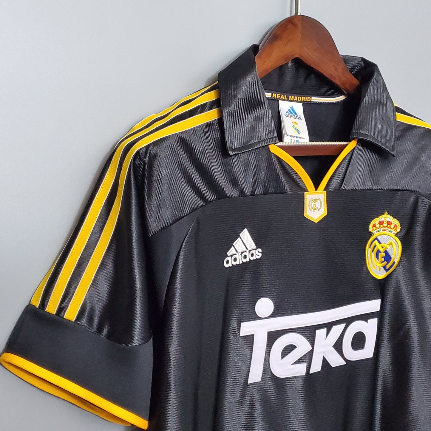 Camiseta segunda equipación del Real Madrid Retro 1998-99