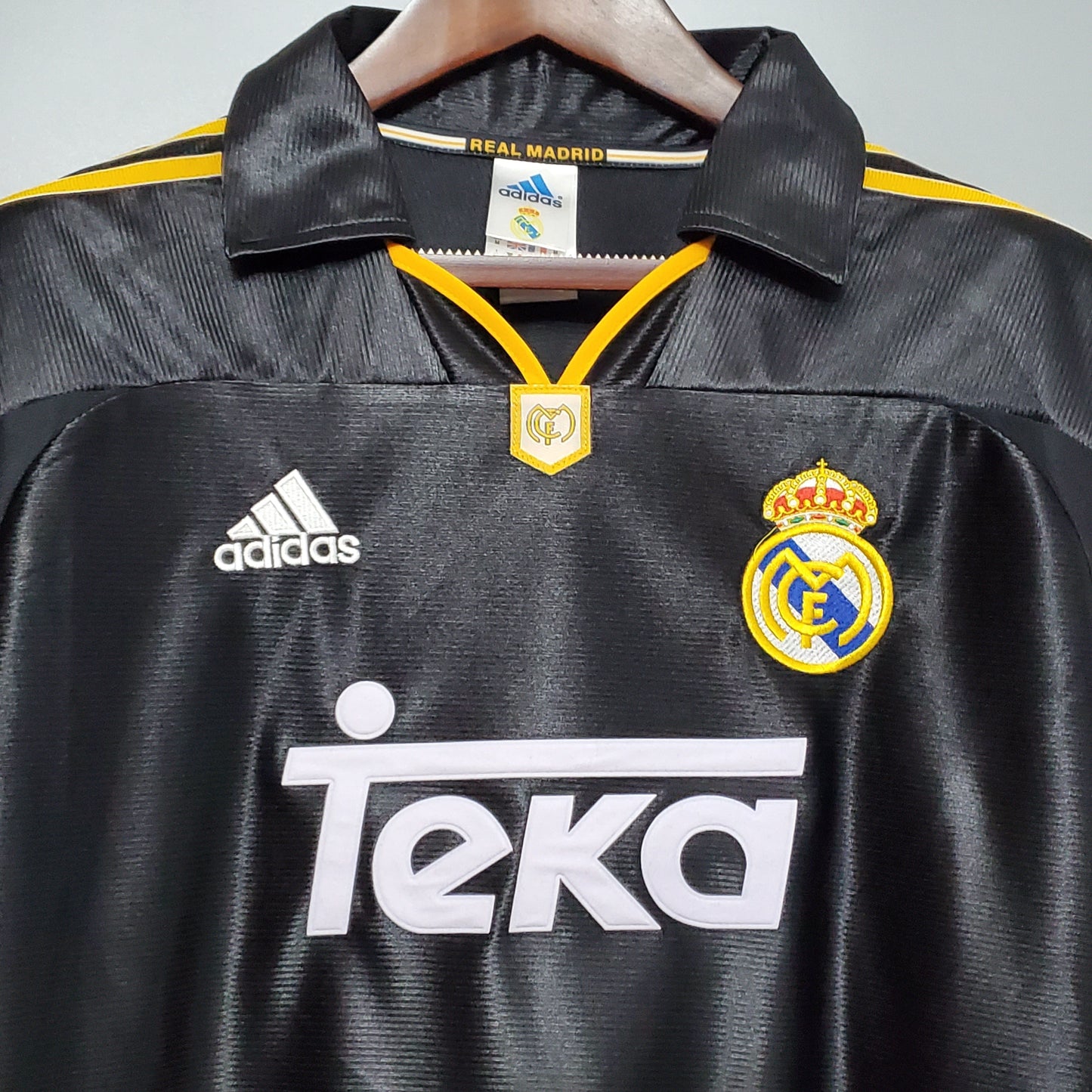 Camiseta segunda equipación del Real Madrid Retro 1998-99