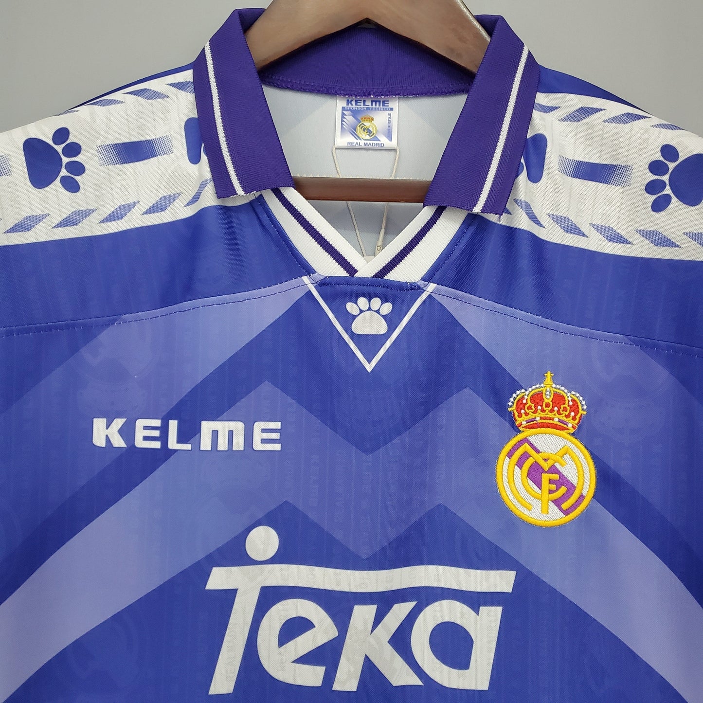 Camiseta segunda equipación del Real Madrid Retro 1996-97