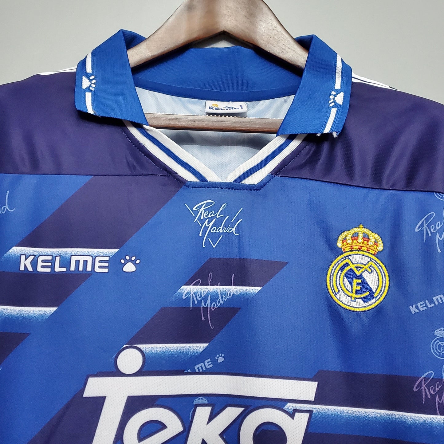 Camiseta segunda equipación del Real Madrid Retro 1995-96