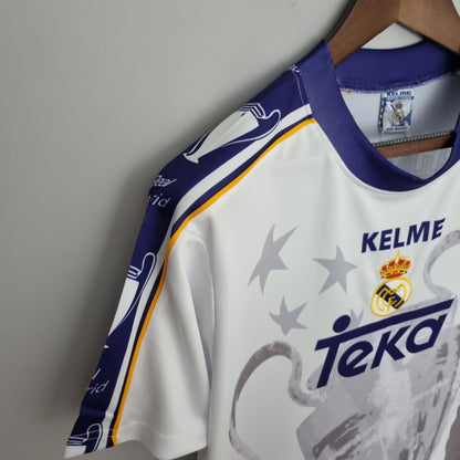 Camiseta edición especial del Real Madrid Retro 1997-98