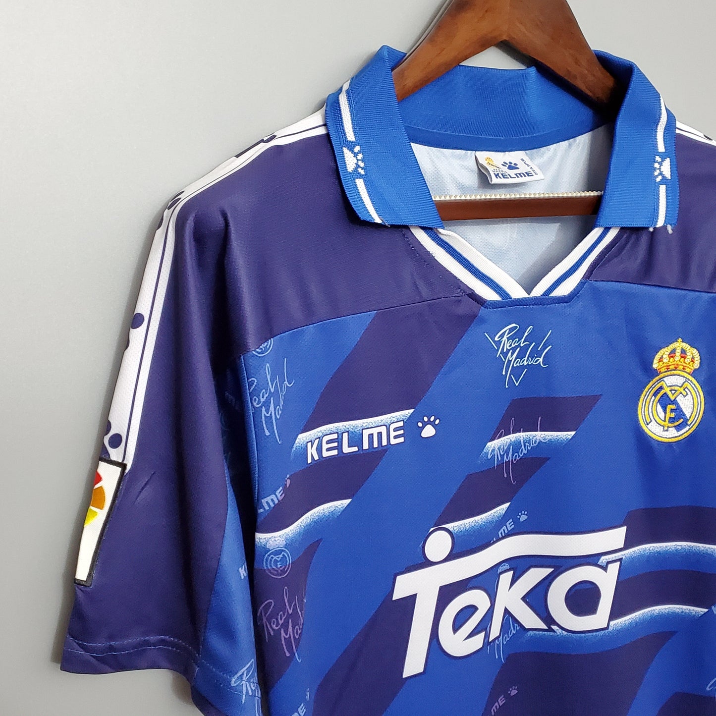 Camiseta segunda equipación del Real Madrid Retro 1995-96