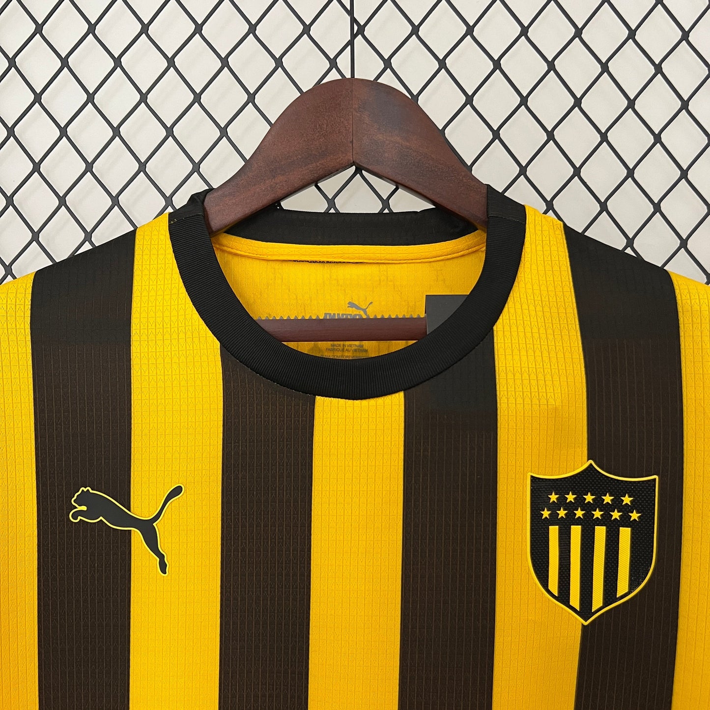 Camiseta primera equipación Peñarol 2024-25