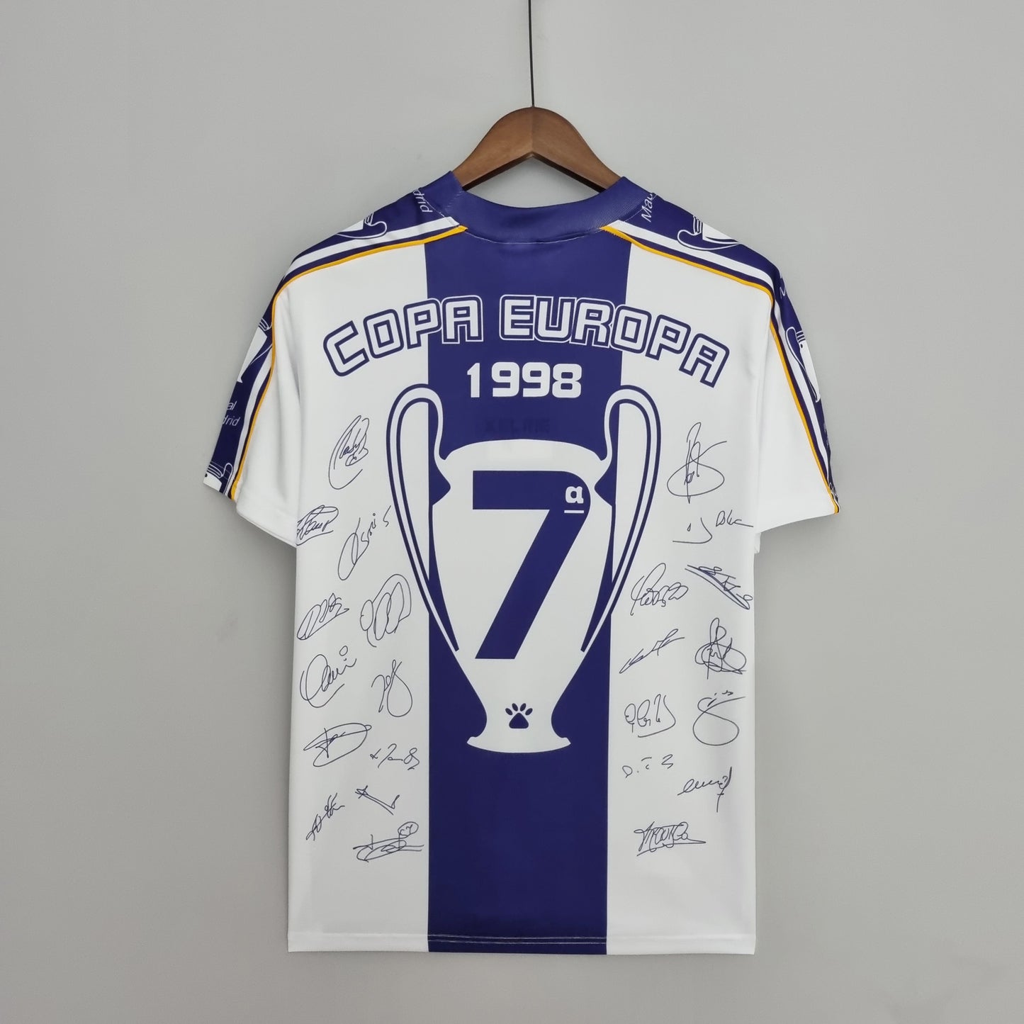 Camiseta edición especial del Real Madrid Retro 1997-98